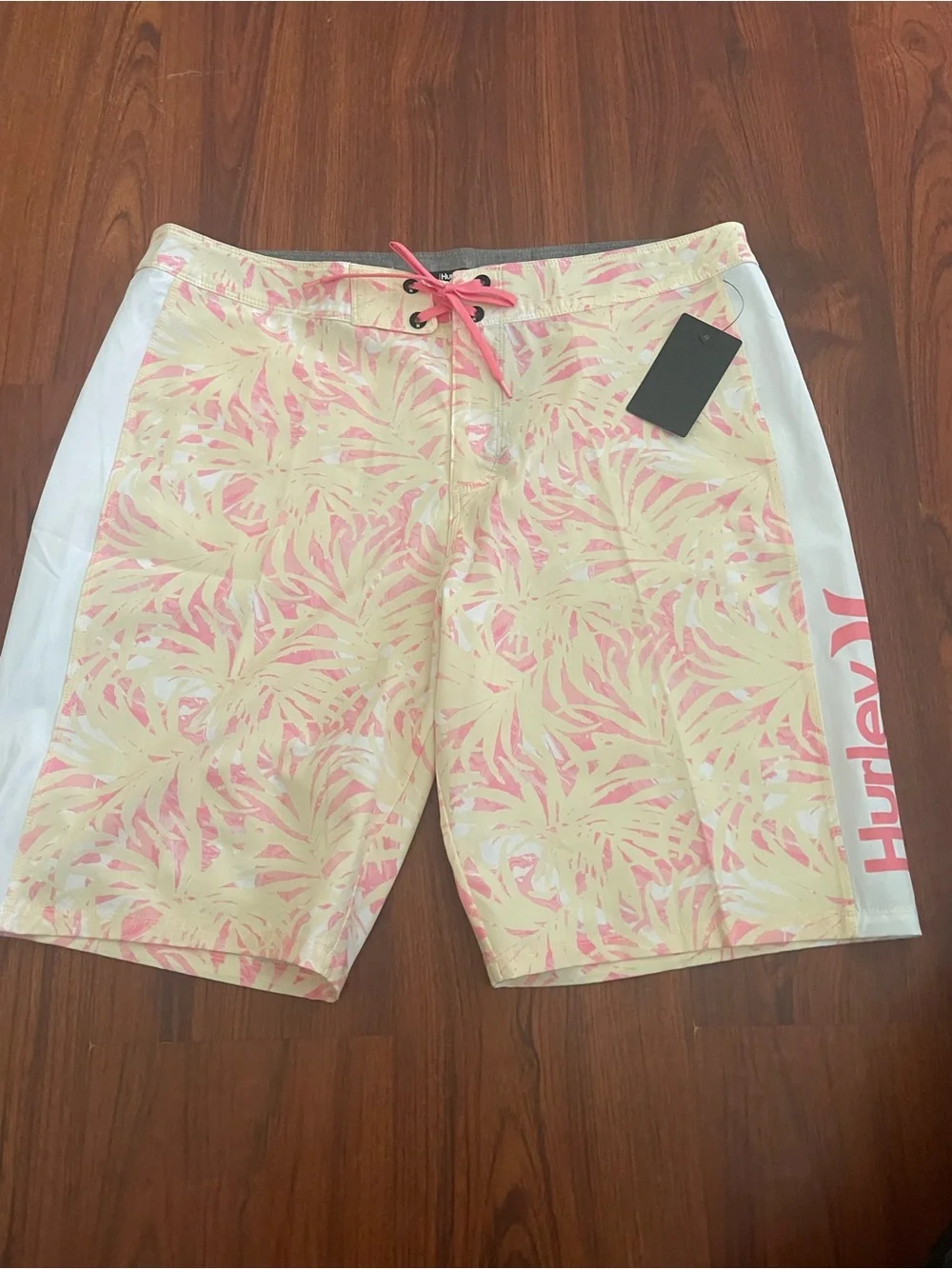 Hurley Men’s Pale Yellow & Pink Palm-Print Board Shorts size 36